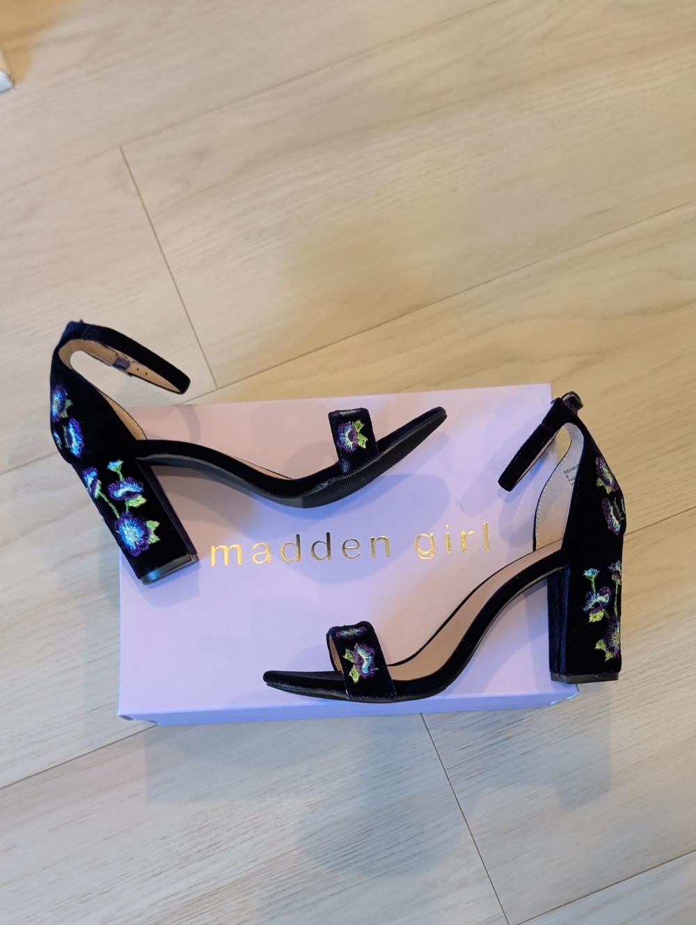Madden Girl Behave Pur Velvet Sandals
